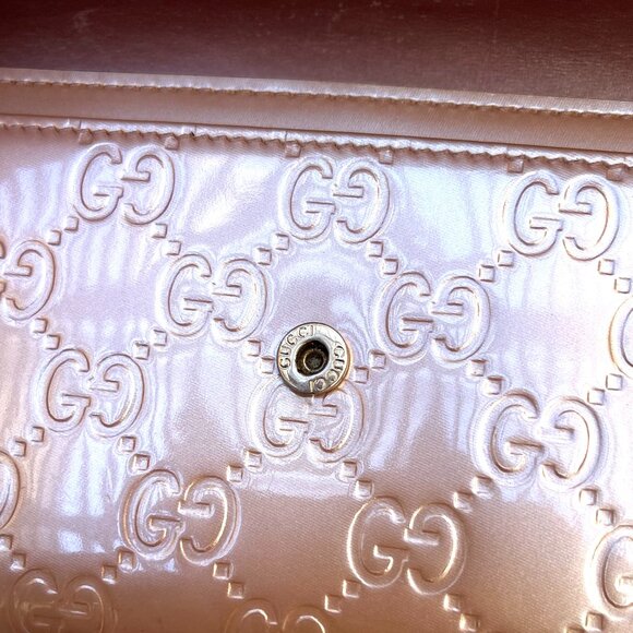 Gucci Guccisma pearlized GG Patent Leather Bifold Long Wallet in Rose beige - Picture 10 of 16